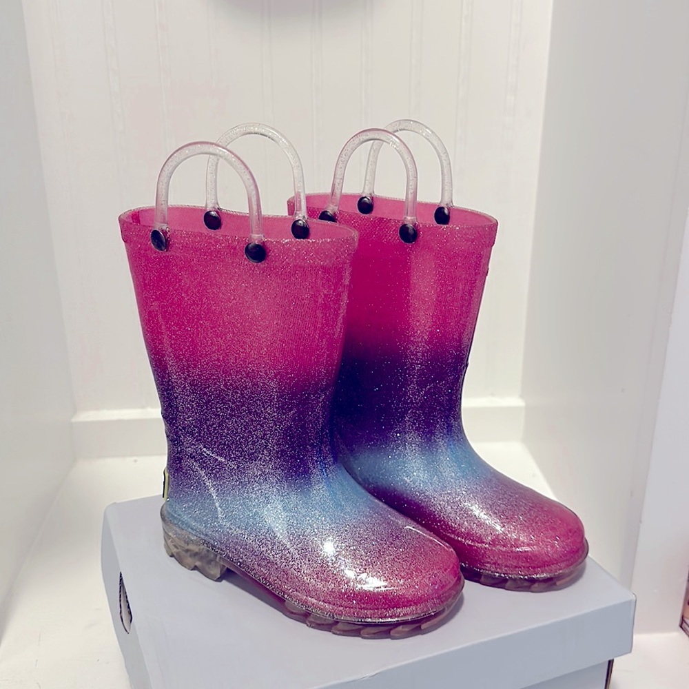 Toddler Girl size 8 light up Glitter Pink Rain Boots.